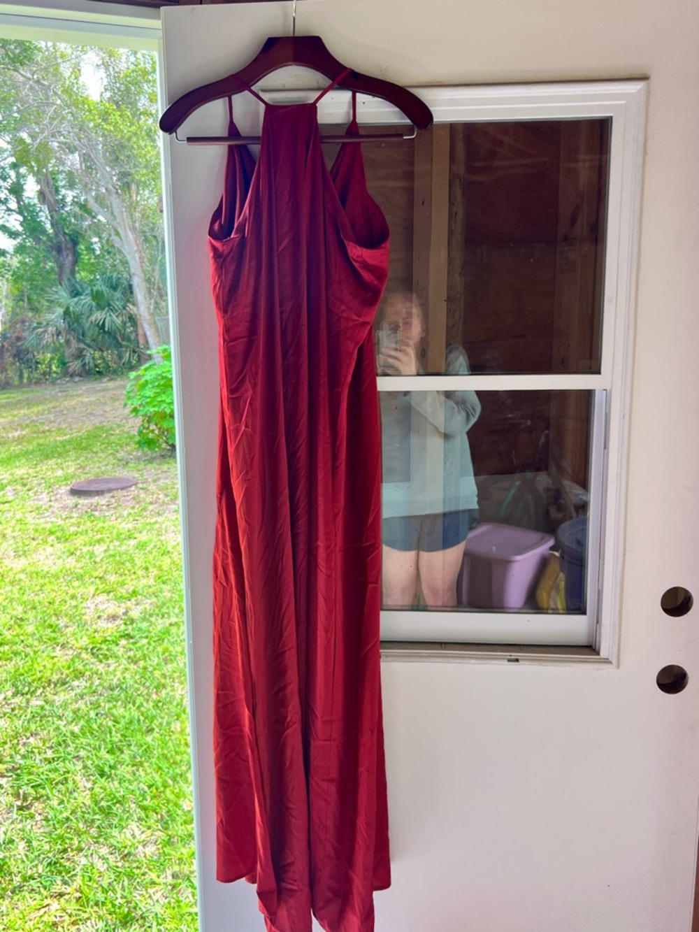 Sleeveless Red Maxi Dress with V-Neck - Classic Evening Style - Picture 3 of 4
